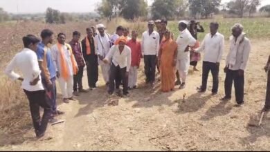 Photo of पाडळी तांडा नंबर 3‌ लिलाबाई मांगीलाल पवार यांच्या हस्ते पाणंद रस्त्याचे उद्घाटन