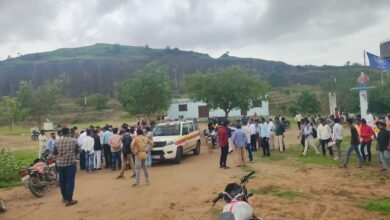 Photo of तिसगाव खावड्यात महापालिकेच्या पथकास नागरिकांचा विरोध; वाढता तणाव पाहता पथकाला माघार घेण्यास भाग पाडले