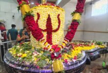 Photo of काशी विश्वनाथ महादेव मंदिरात श्रावण सोमवारी भक्तांचा महासागर; सजावट, रक्तदान आणि महाप्रसादाने भक्तिभावात भर